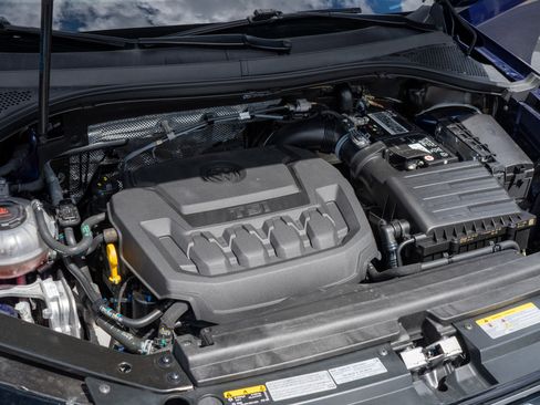 Used 2021 Volkswagen Tiguan SE w/ Panoramic Sunroof Package image 21