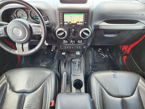 Used 2017 Jeep Wrangler Unlimited Sahara w/ Dual Top Group AWD/4WD image 19