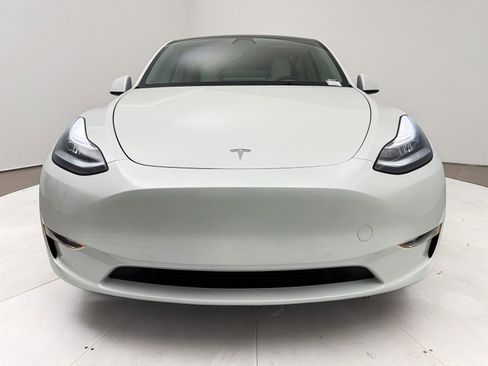Used 2021 Tesla Model Y Long Range image 11