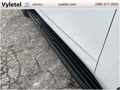 Used 2023 GMC Yukon XL AT4 image 9