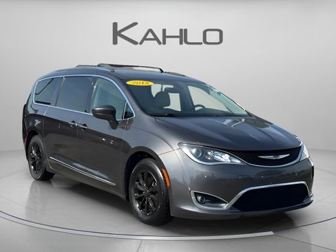 Used 2018 Chrysler Pacifica Touring-L Plus FWD image 6