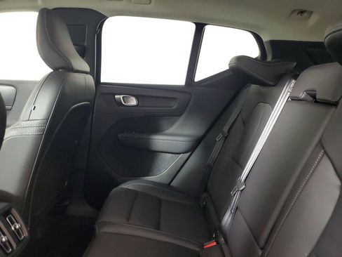 Certified 2025 Volvo XC40 B5 Core image 14