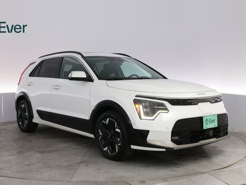 Used 2023 Kia Niro Wave w/ Wave Preserve Package image 4