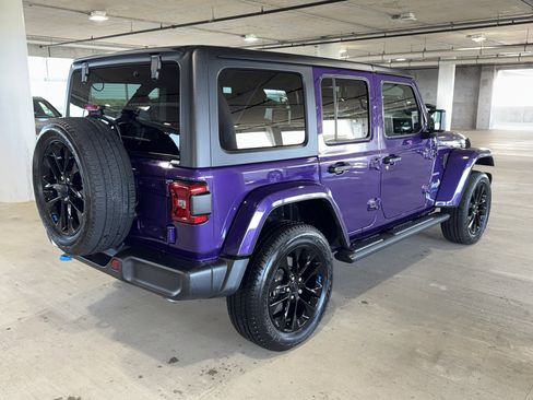 Used 2023 Jeep Wrangler Unlimited Sahara AWD/4WD image 8