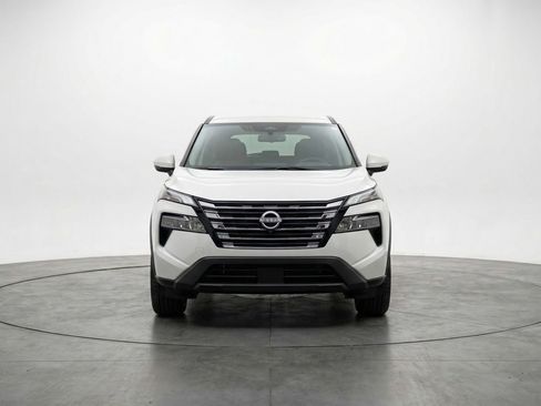 Used 2025 Nissan Rogue SV image 2