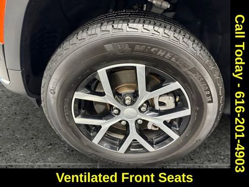 Used 2024 Jeep Grand Cherokee L Limited w/ Luxury Tech Group II image 24