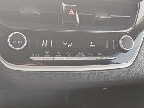 Used 2025 Toyota Corolla LE image 24