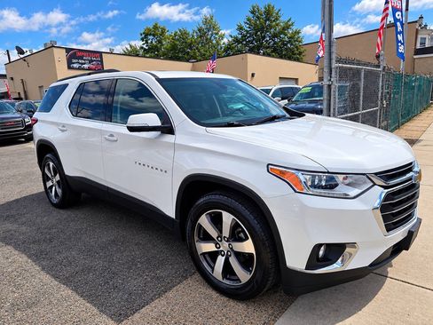 Used 2019 Chevrolet Traverse LT w/ LT Premium Package AWD/4WD image 5