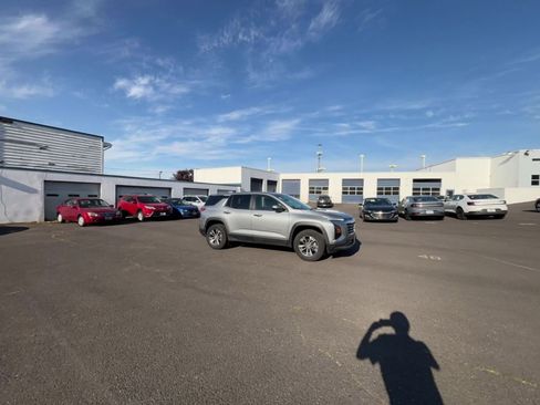 Used 2025 Chevrolet Equinox LT AWD/4WD image 14