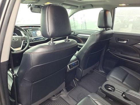Used 2019 Toyota Highlander XLE AWD/4WD image 21