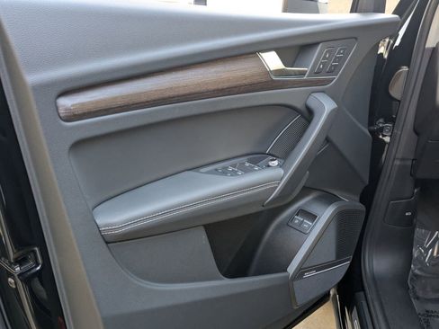 Used 2025 Audi Q5 e Premium Plus w/ Premium Plus Package image 16