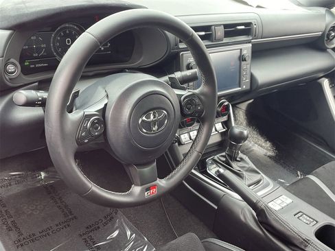Used 2023 Toyota GR86 Premium w/ ALL Weather Mat Package (TMS) image 17