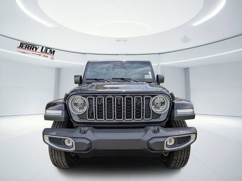 New 2026 Jeep Wrangler Unlimited Sahara AWD/4WD image 8