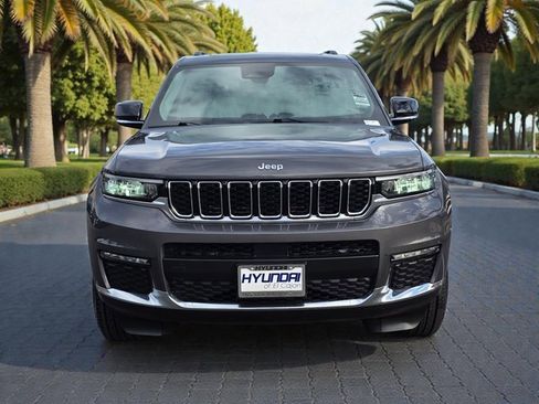 Used 2023 Jeep Grand Cherokee L Limited image 3