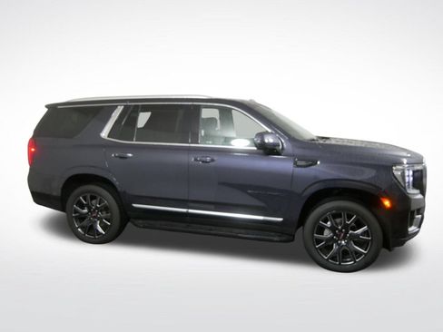 Used 2024 GMC Yukon Denali w/ Advanced Technology Package AWD/4WD image 2