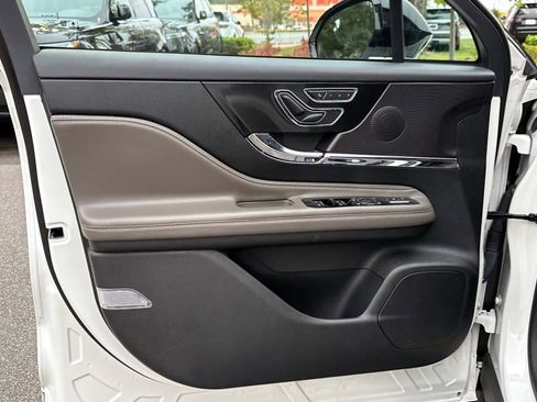 Used 2023 Lincoln Corsair Reserve w/ Jet Appearance Package image 18