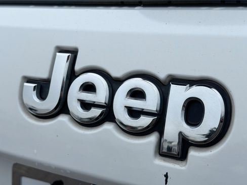 Used 2020 Jeep Grand Cherokee Overland image 11