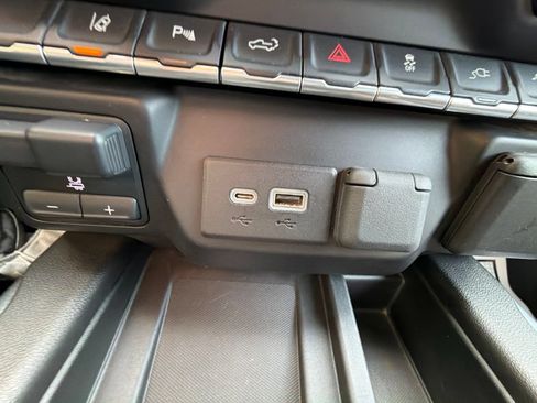 Used 2022 GMC Sierra 2500 AT4 w/ AT4 Premium Plus Package AWD/4WD image 25