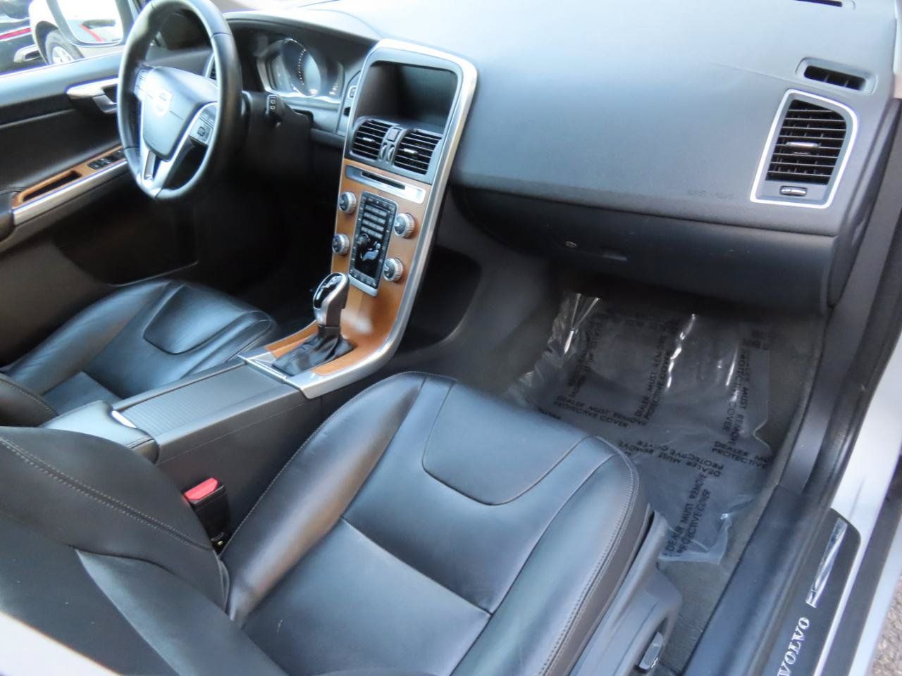 Used 2017 Volvo XC60 T6 Inscription w/ Climate Package AWD/4WD image 22