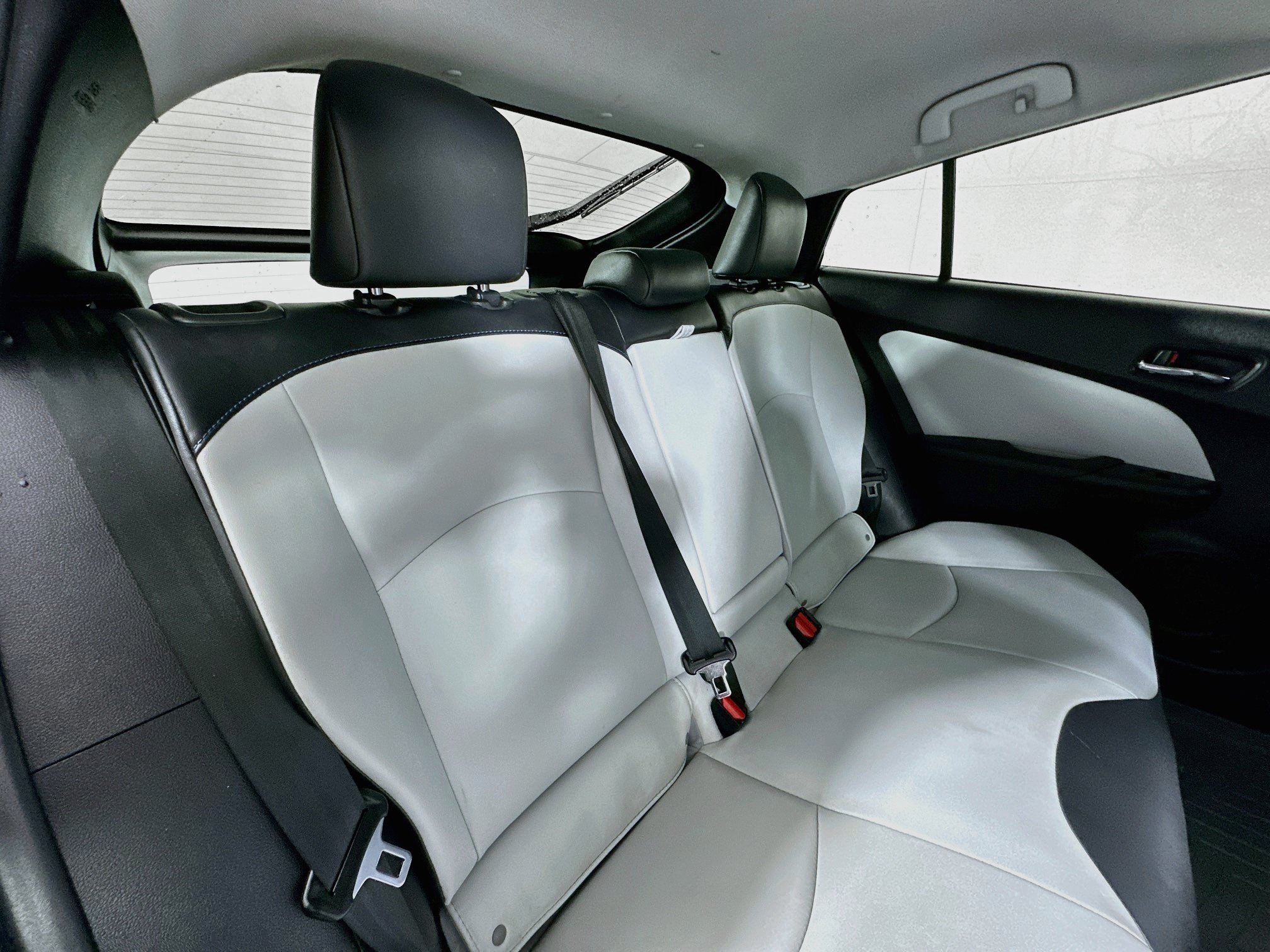 Used 2022 Toyota Prius Limited w/ Premium Convenience Package FWD image 26