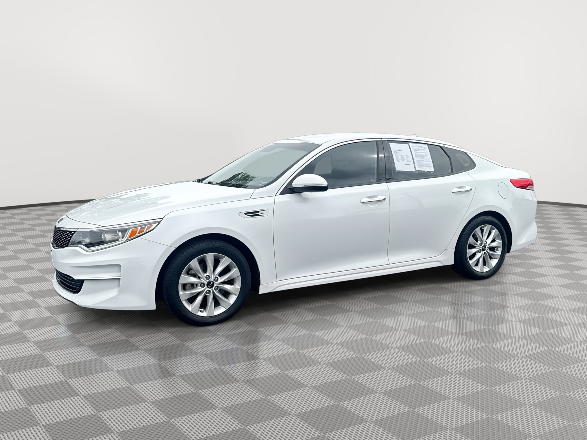 Used 2018 Kia Optima EX FWD image 1