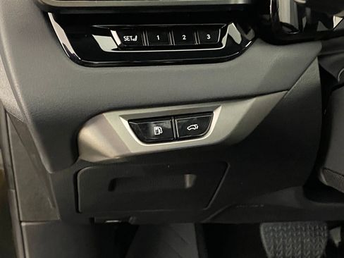 Used 2025 Lexus RX 450h AWD w/ Luxury Package image 19