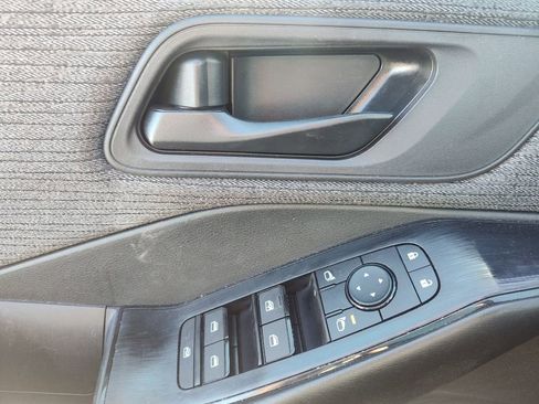 Used 2023 Nissan Rogue S image 17