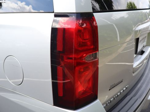 Used 2017 Chevrolet Suburban LT w/ Luxury Package RWD image 61
