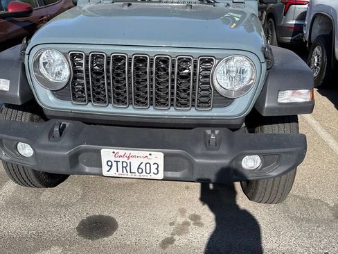 Used 2025 Jeep Wrangler Sport AWD/4WD image 3