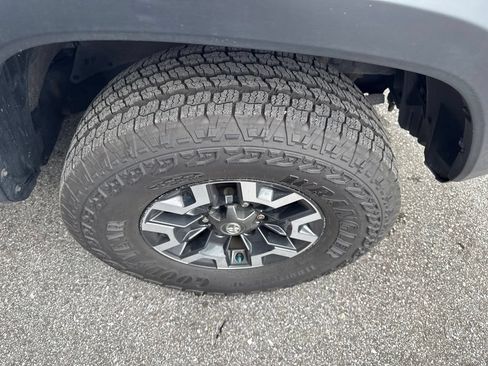 Used 2022 Toyota Tacoma TRD Off-Road AWD/4WD image 9