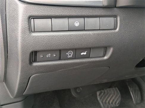 Used 2023 Nissan Rogue SV w/ SV Premium B Package image 17