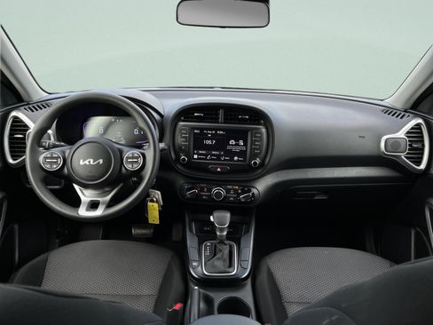 Used 2025 Kia Soul LX w/ LX Technology Package FWD image 25