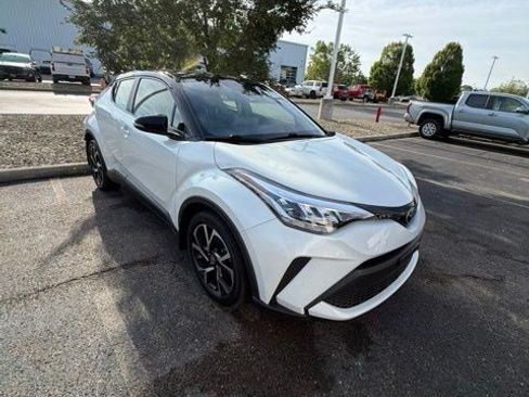 Used 2020 Toyota C-HR XLE FWD image 2
