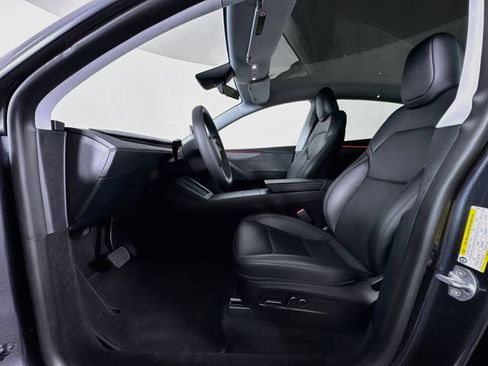 Used 2026 Tesla Model Y AWD image 37