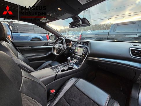 Used 2019 Nissan Maxima SR w/ Premium Package image 17