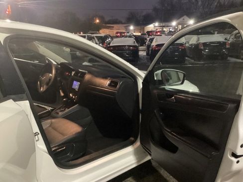 Used 2011 Volkswagen Jetta SE image 8