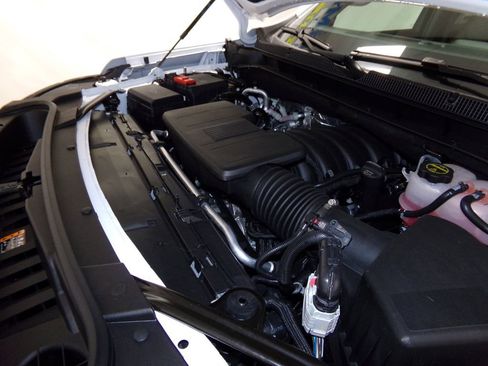 New 2025 Chevrolet Suburban LS image 23