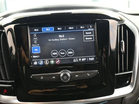 Used 2023 Chevrolet Traverse LT FWD image 26