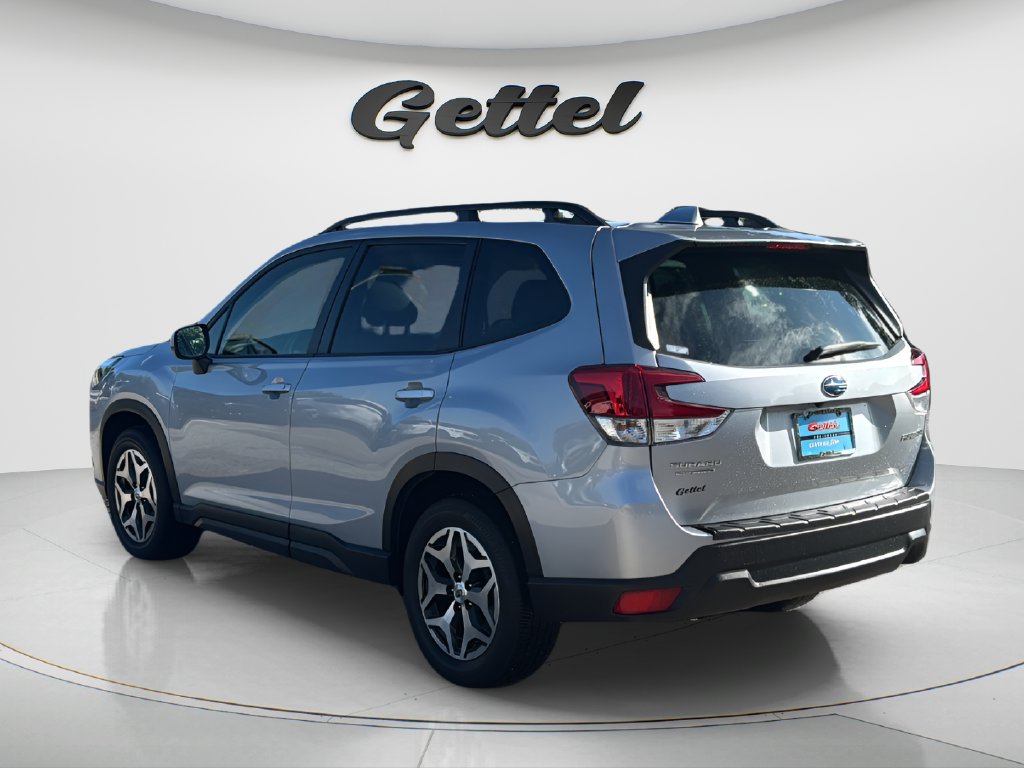 Used 2023 Subaru Forester Premium AWD/4WD image 7