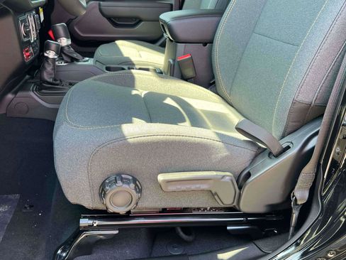 New 2026 Jeep Gladiator Sport AWD/4WD image 25