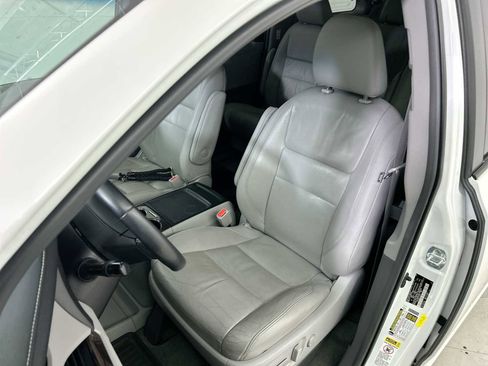 Used 2017 Toyota Sienna XLE image 13