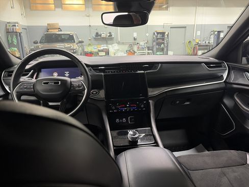 Used 2022 Jeep Grand Cherokee Altitude image 25