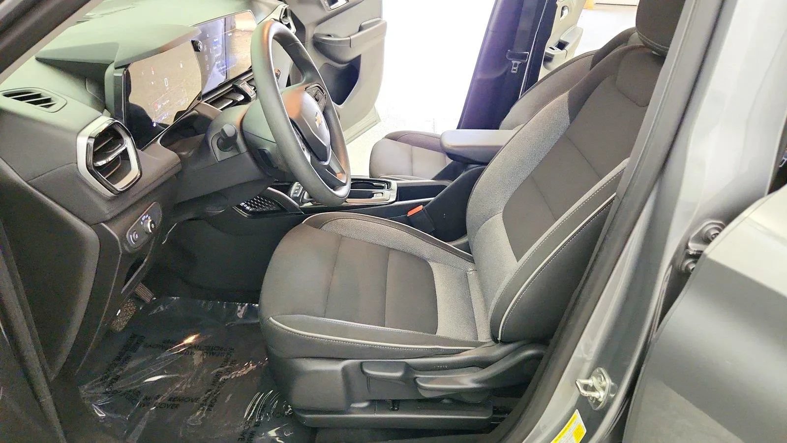 Used 2025 Chevrolet TrailBlazer LT AWD/4WD image 15