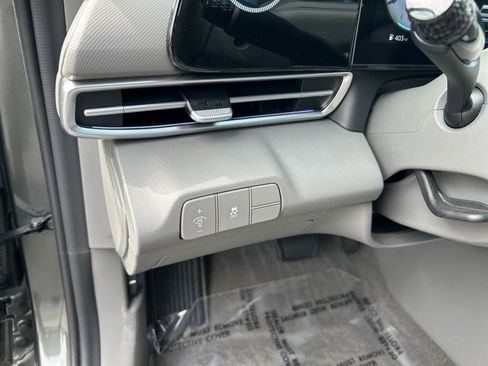 Used 2025 Hyundai Elantra SEL FWD image 19