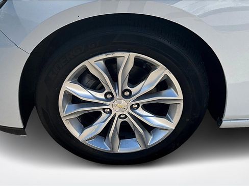 Used 2021 Chevrolet Malibu LT image 32