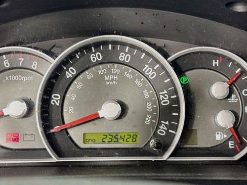 Used 2008 Kia Sorento 2WD w/ Sport Pkg image 14