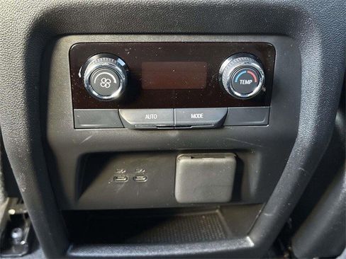 Certified 2025 Chevrolet Traverse LT w/ Driver Confidence Package image 23