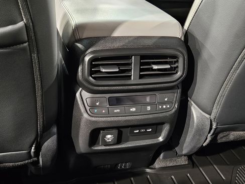 Used 2025 Honda Pilot Elite image 37