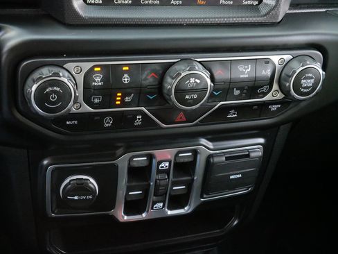 Used 2021 Jeep Wrangler Unlimited Sahara image 23