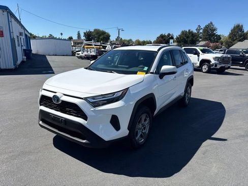 Used 2024 Toyota RAV4 LE AWD/4WD image 5